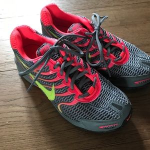 Ladies Nike tennis shoes